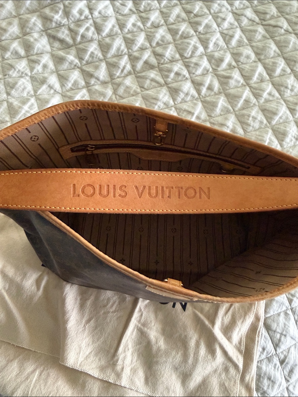 Louis Vuitton Delightful MM Monogram Hobo Bag - Picture 2 of 7